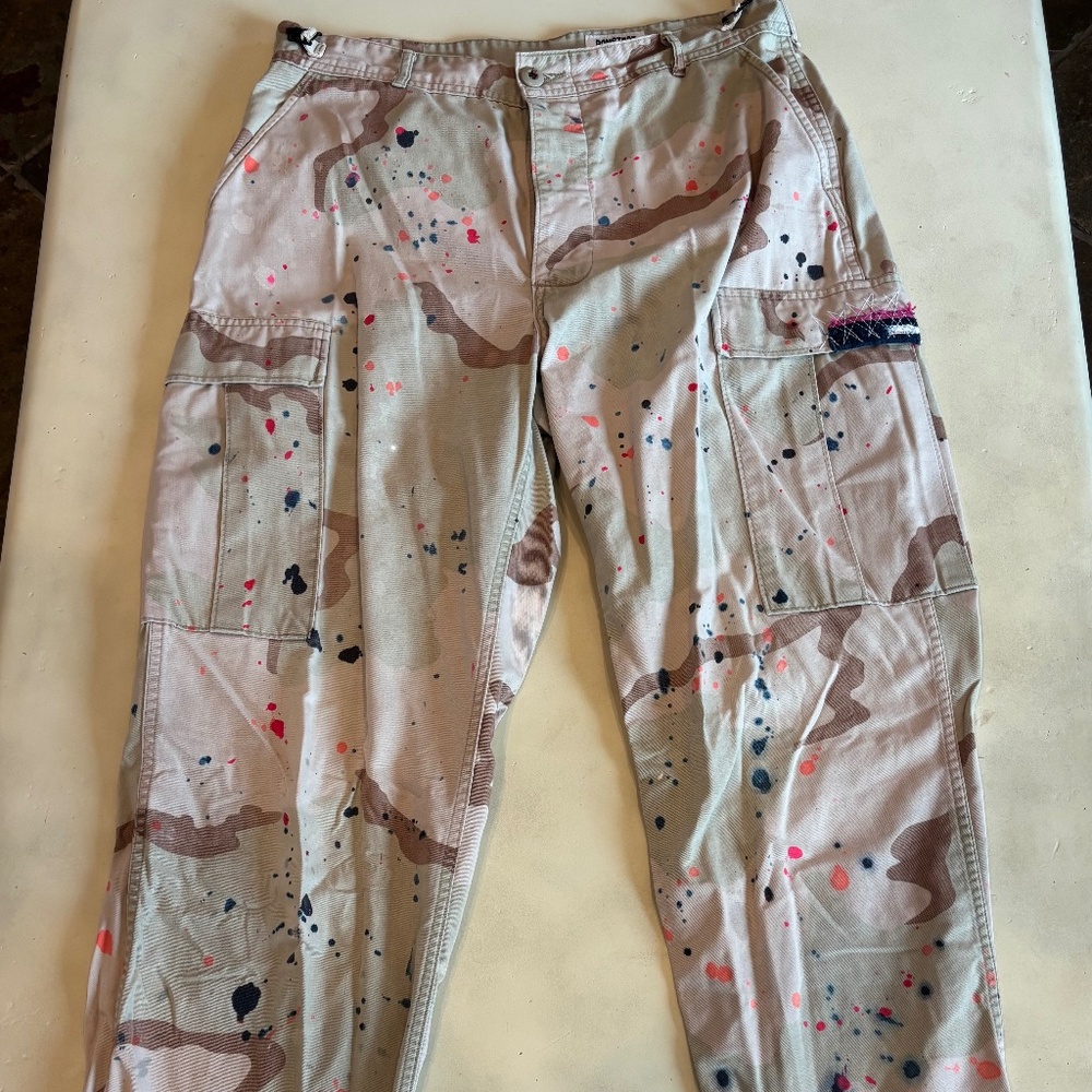 RCNSTRCT PAINTER CARGO PANTS from GREG LAUREN's RCNSTRCT collection. Size M